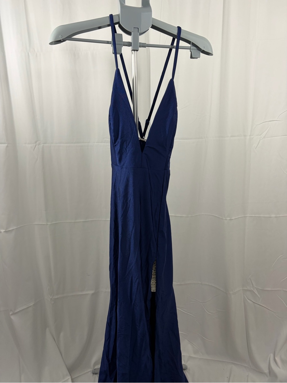 NWT Morgan & Co. Women’s Size 4 Navy Blue V-Neck Gown with Diamond Details